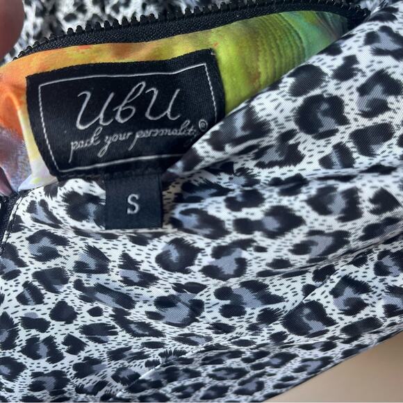 Ubu Reversible Rain Jacket Size Small with hidden hood Light weight Rain Coat - Picture 3 of 4